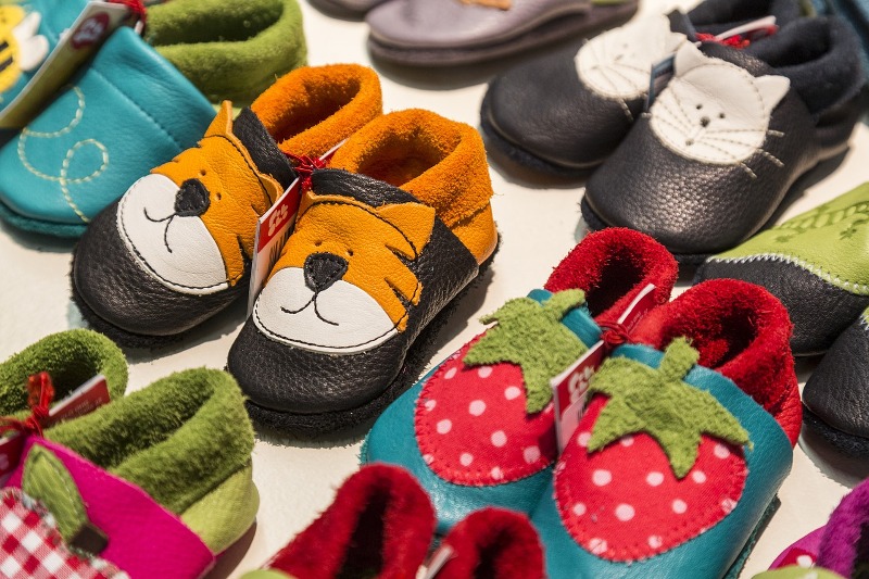 O sapato infantil deve ser macio, flexível e suficientemente largo.