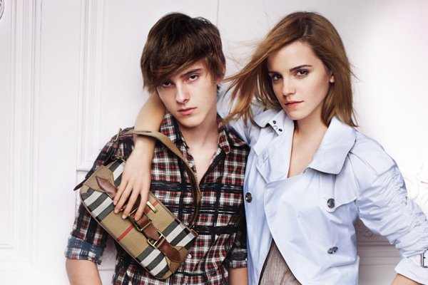 Emma Watson com o irmão