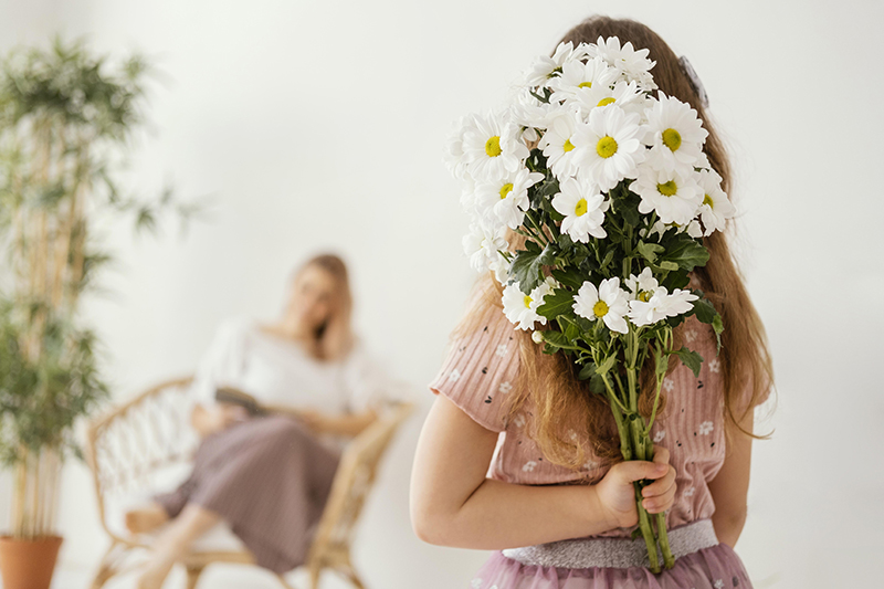 Menina com flores