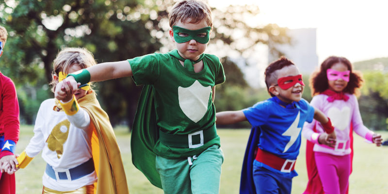 Traje infantil de heróis
